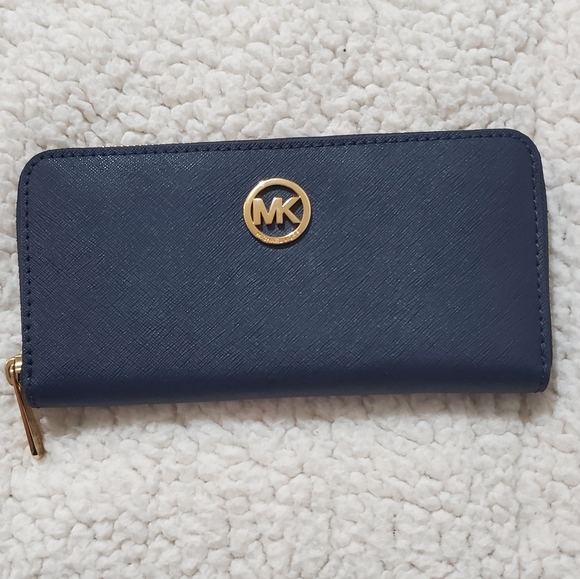 Michael Kors Handbags - Michael Kors Wallet